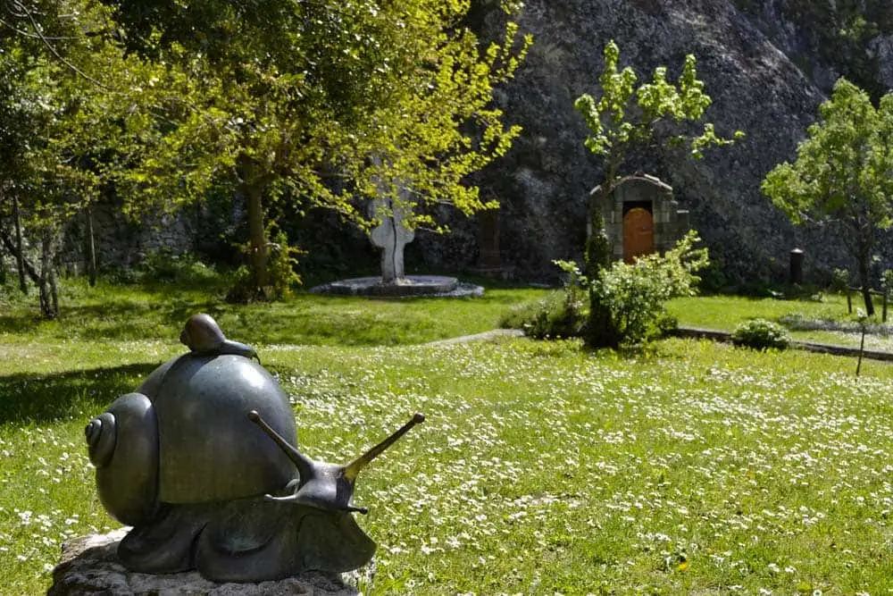 La lumaca in mezzo al prato, simbolo della poetica di Guerra