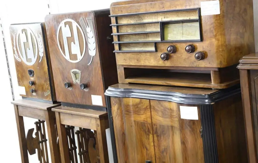 Radio con decorazioni
