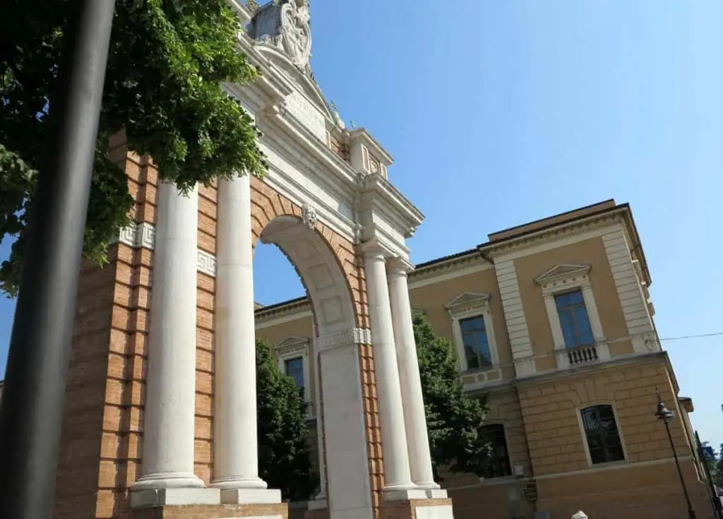 Arco di Papa Clemente