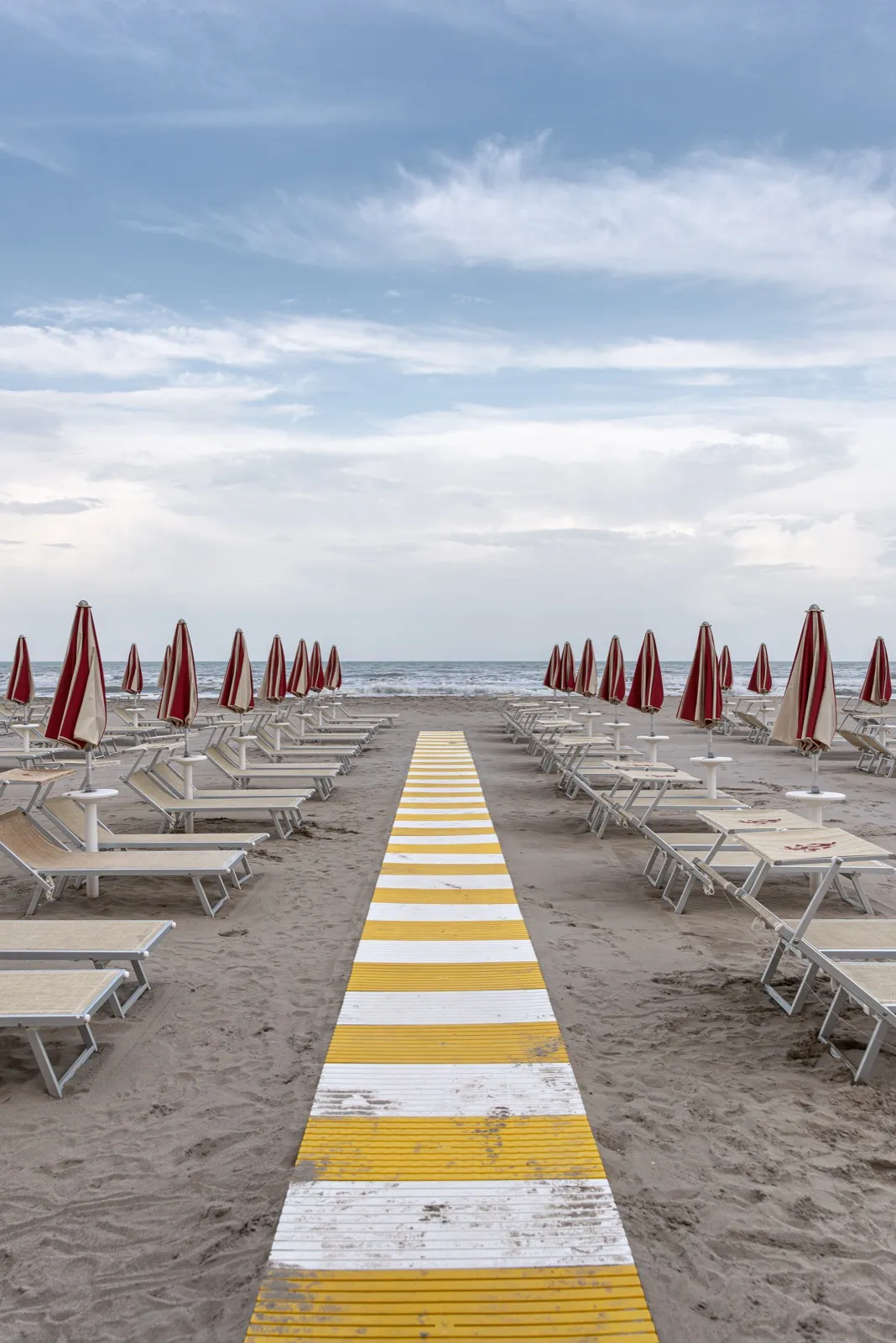 Passerella in legno tra le dune e la pineta di Milano Marittima