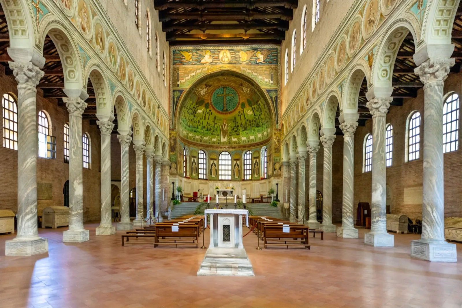 Facciata in mattoni della Basilica di Sant'Apollinare in Classe