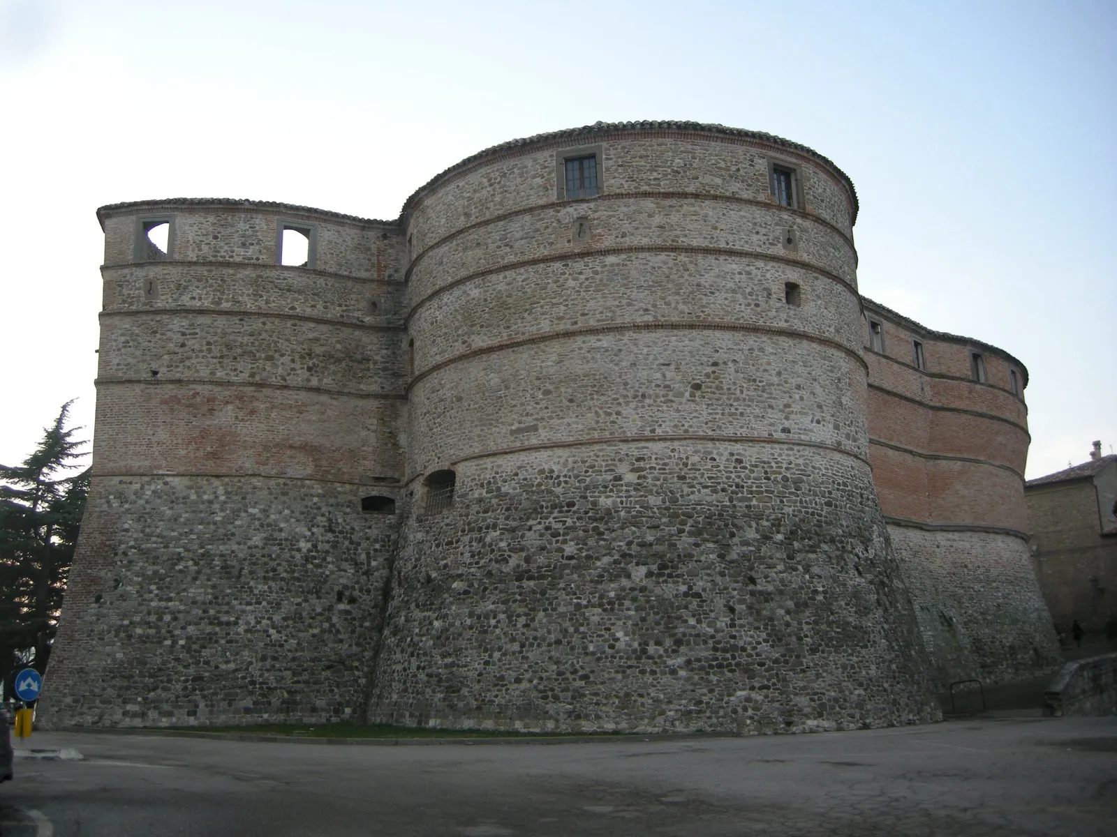 La Rocca Ubaldinesca di Sassocorvaro, fortezza a pianta ellittica in mattoni