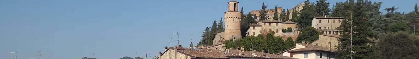 La torre dell'orologio nella città fortificata di Terra del Sole