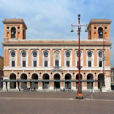 Facciata del Palazzo delle Poste di Forlì